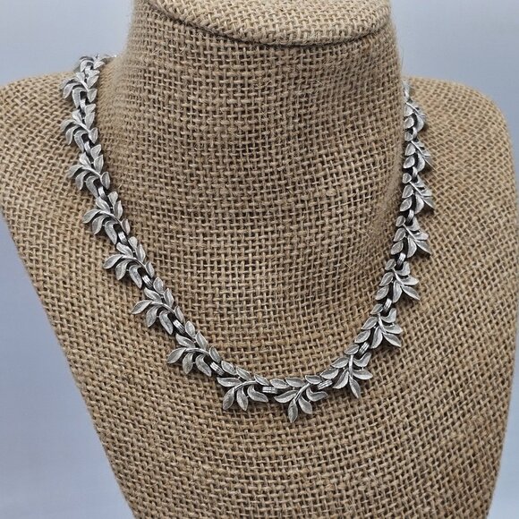 Vintage Trifari Silver-Tone Leaf Necklace 16 Inches Adjustable With Elegant Text - Picture 9 of 9